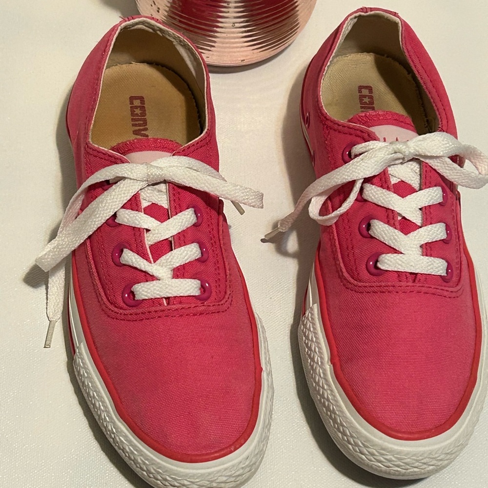 Cienta Women's Bright Pink Lace-Up Sneakers